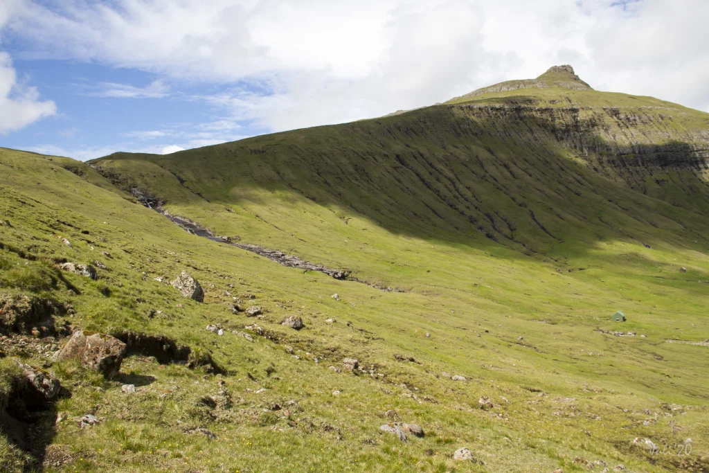 Villagepath-between-Hvalvík-Leynavatn-Goturshálsur-Hvalvík-roundtrip-mountains-lakes-hiking