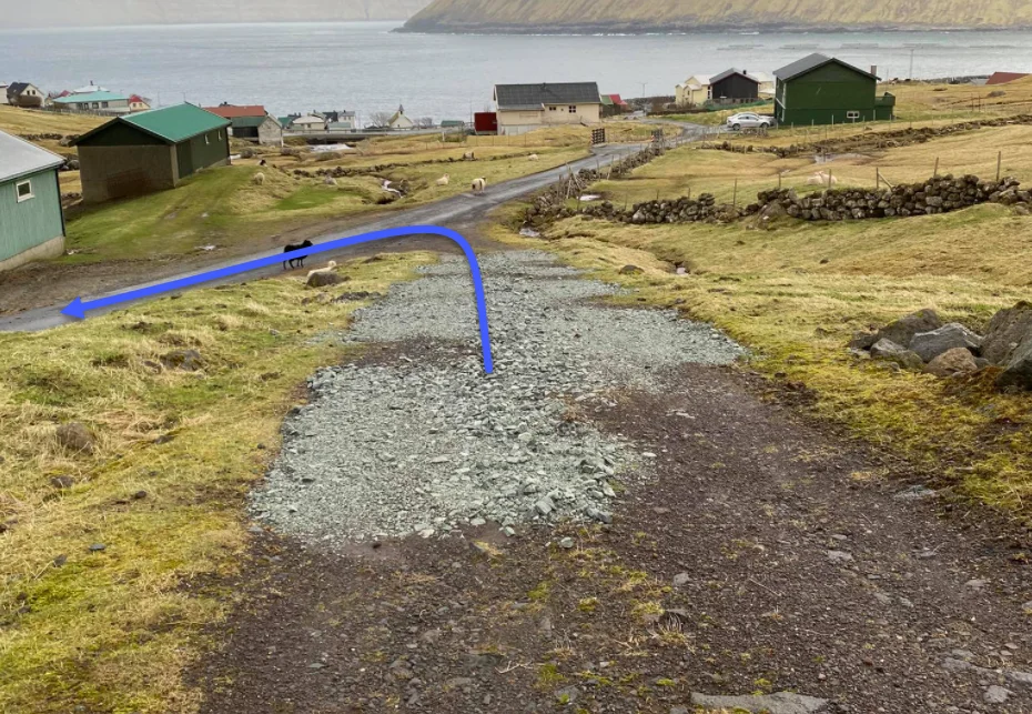 startingpoint-hike-villagepath-elduvik-oyndarfjordur-png