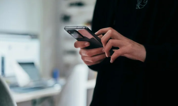 Language in Decline – Dialogue Instead of Screens