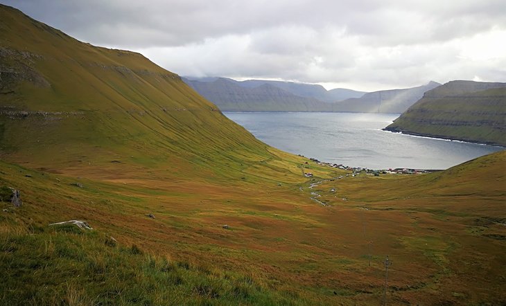 Sandfelli Og Skorðatindur í Oyndafjørði